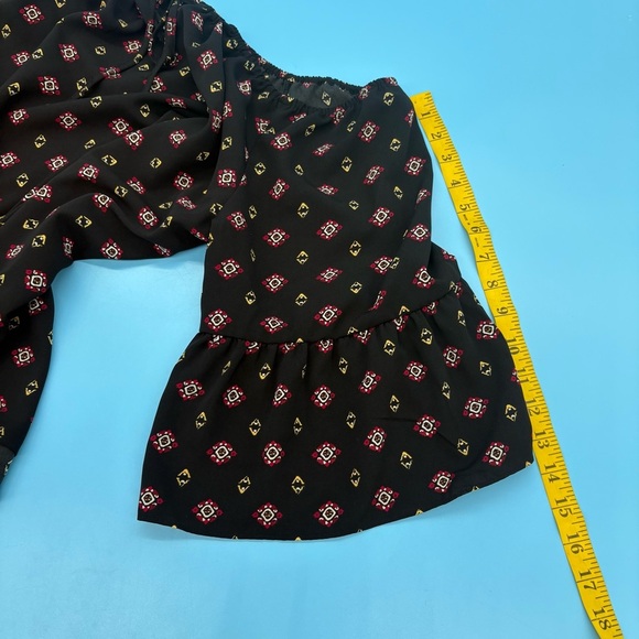 Sanctuary Black and Red Off-Shoulder with Tie Key Hole Women's Top Size XL - Picture 4 of 6